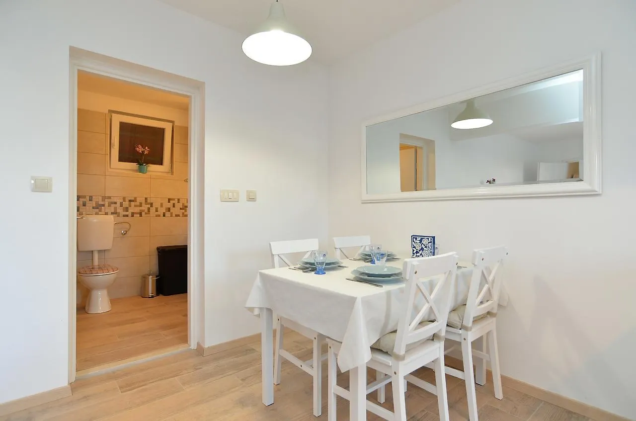 Apartment Mladen 1660 Poreč Kroatien