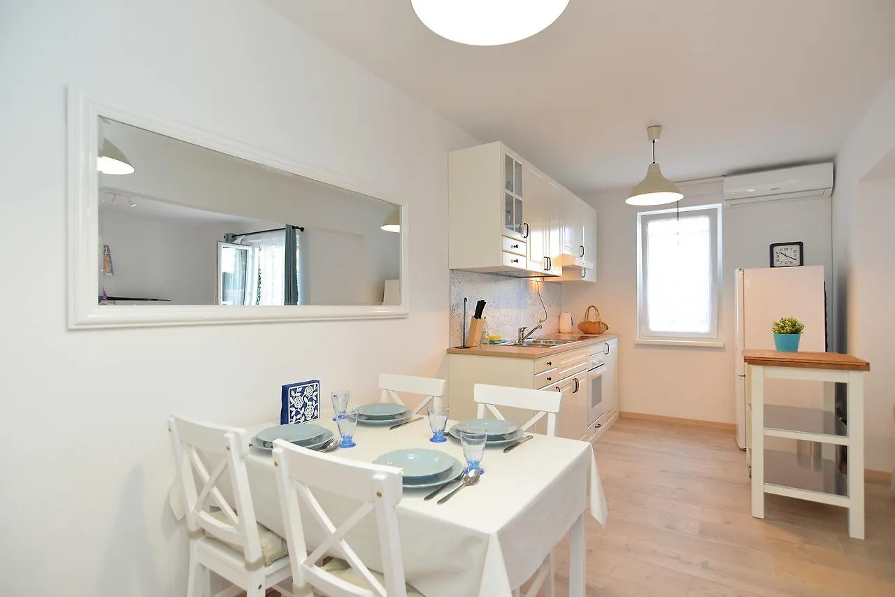 Apartment Mladen 1660 Poreč